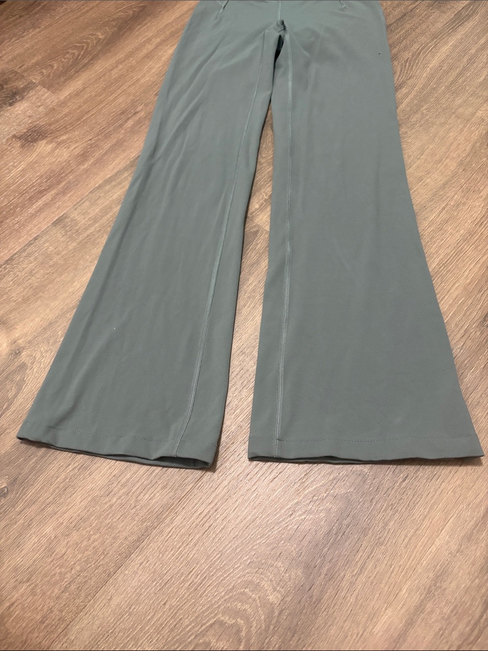 Lululemon athletica High-Waist Flared Leggings in Sage/Olive Green Size 0 *Read - Picture 2 of 8
